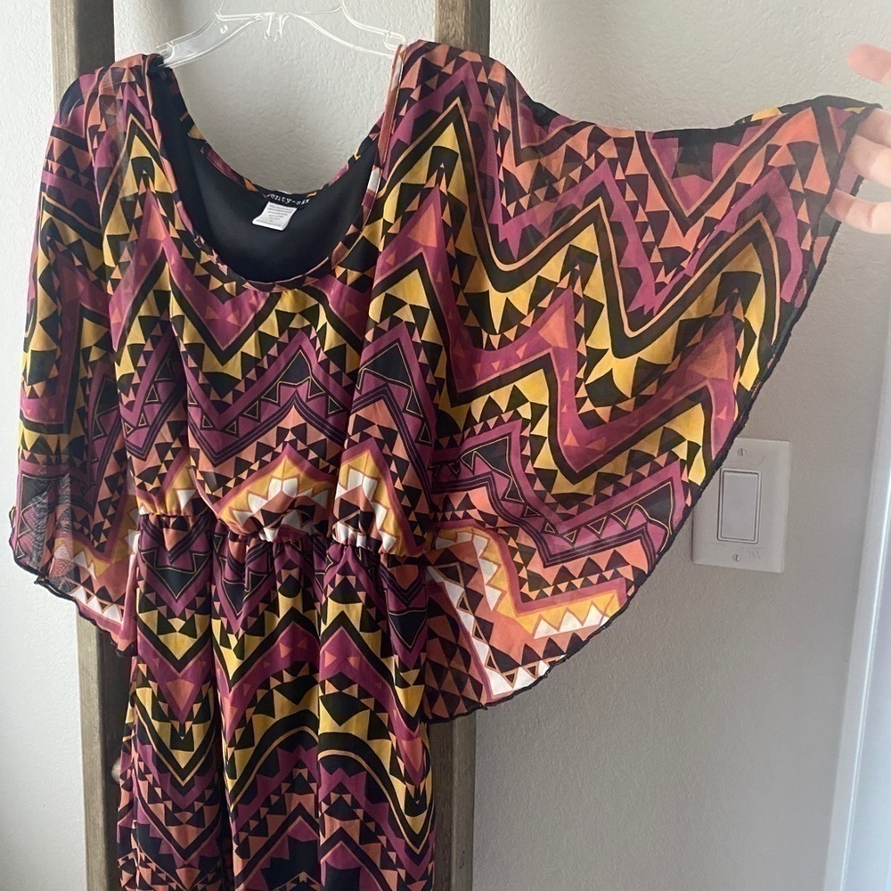 Colorful dress with band at waist - Picture 2 of 5